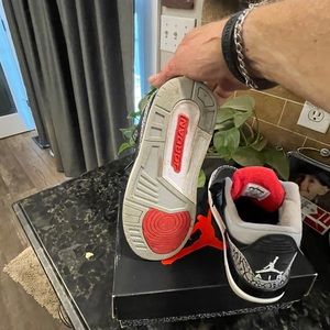 Air Jordan 3retro black/ grey/red